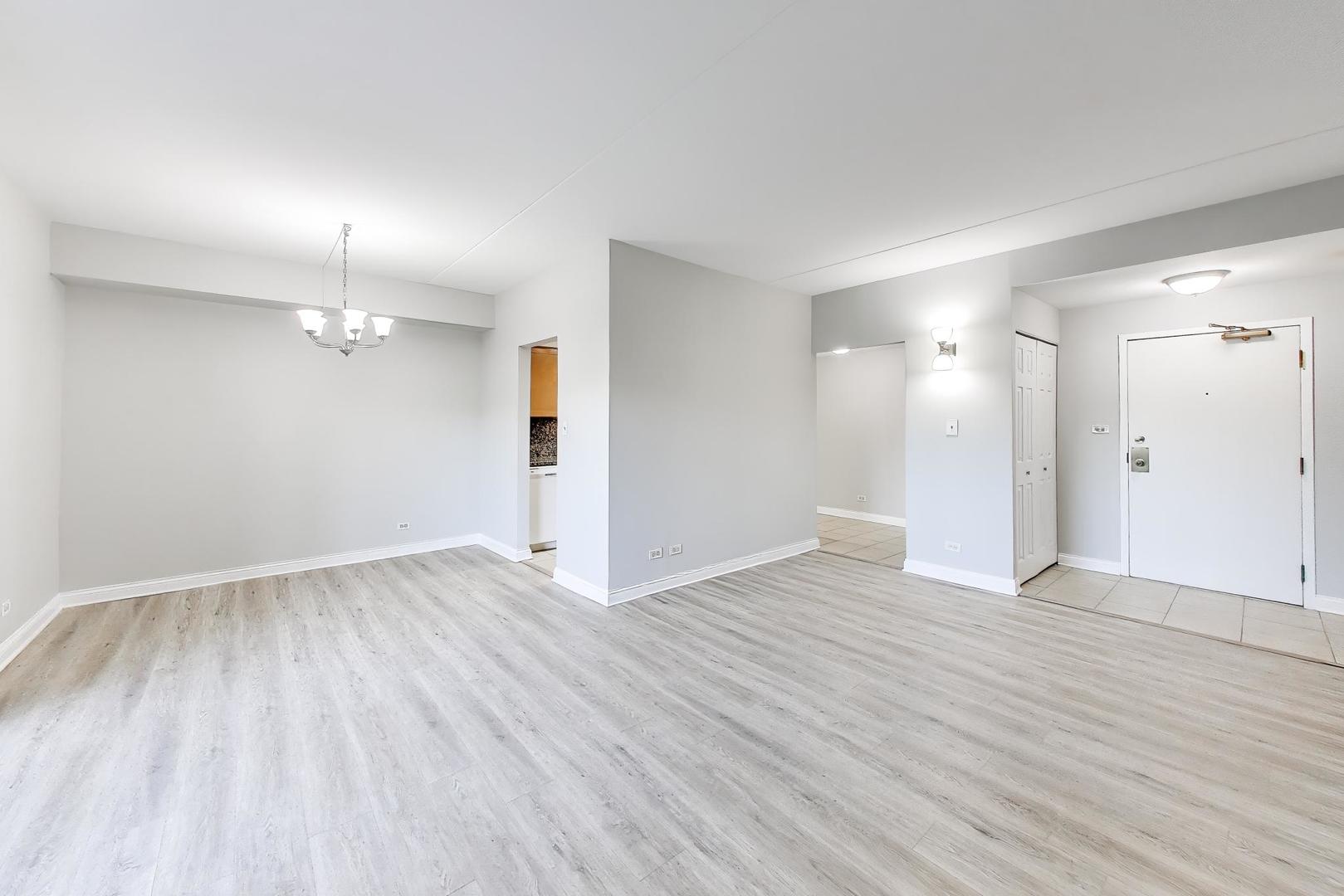 6340 Americana Drive #118, Willowbrook, IL 60527