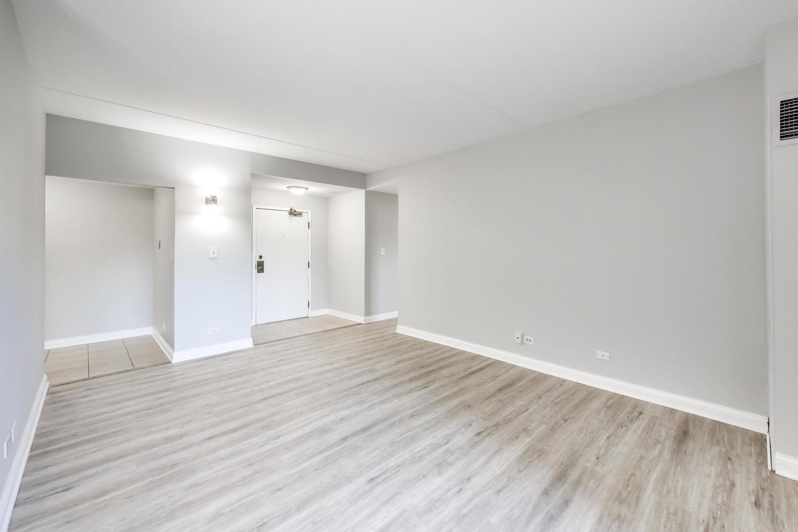 6340 Americana Drive #118, Willowbrook, IL 60527