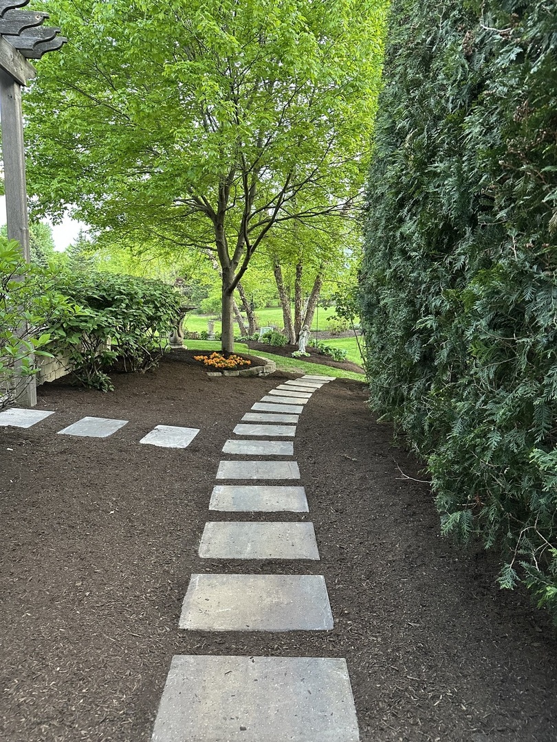 723 Branson Drive, Batavia, IL 60510