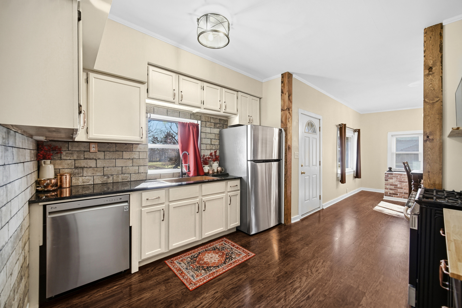 27W726 Central Avenue, Warrenville, IL 60555