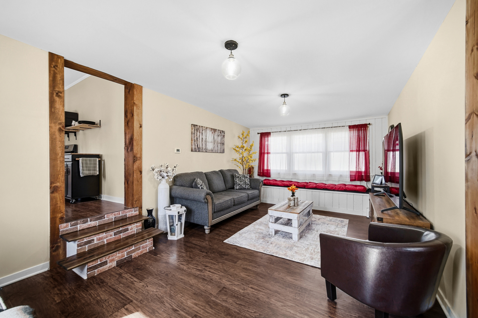 27W726 Central Avenue, Warrenville, IL 60555