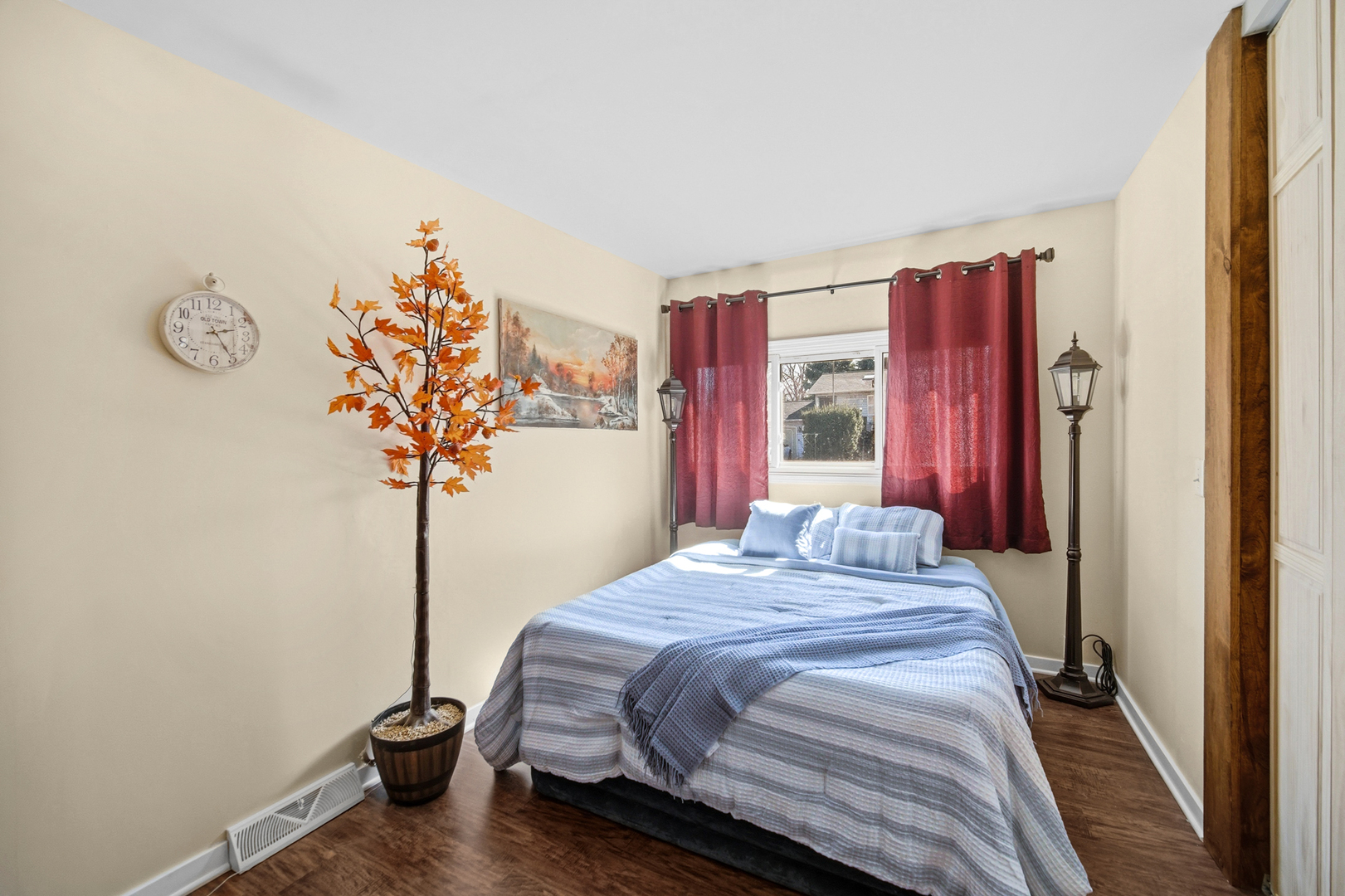 27W726 Central Avenue, Warrenville, IL 60555