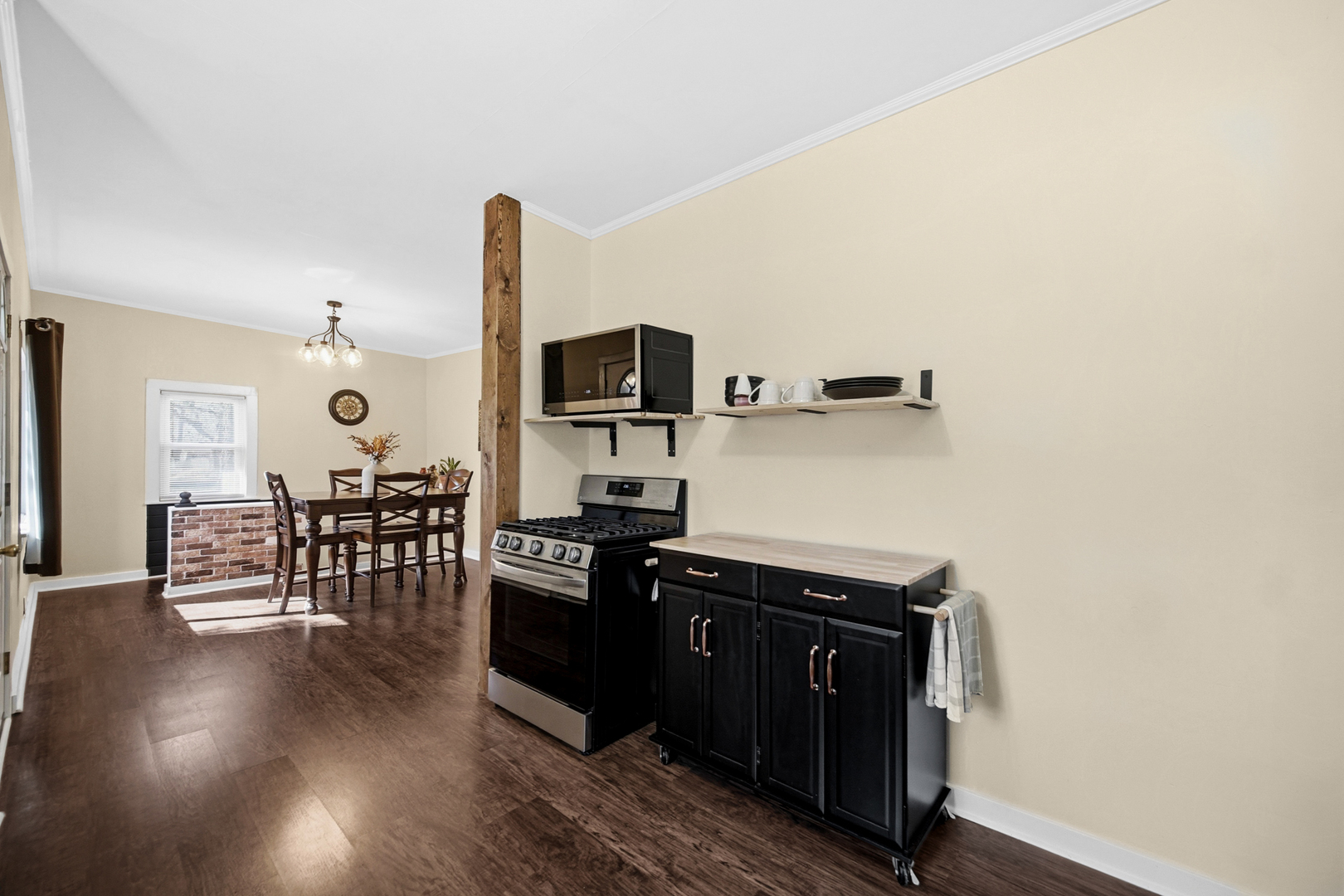 27W726 Central Avenue, Warrenville, IL 60555