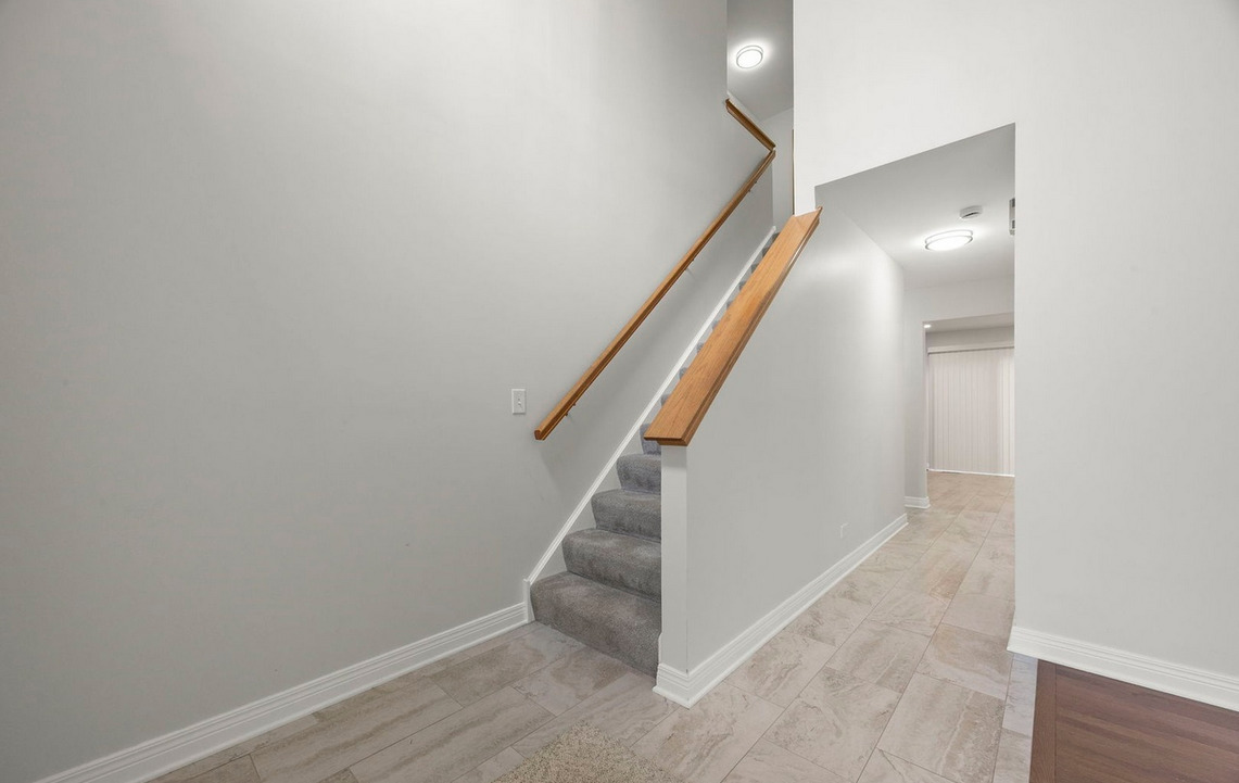 2235 Cheshire Drive, Aurora, IL 60502