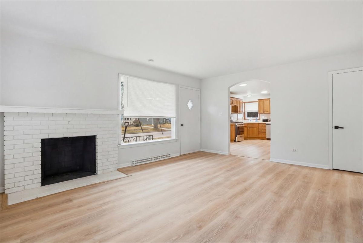 956 Westmoreland Avenue, Waukegan, IL 60085