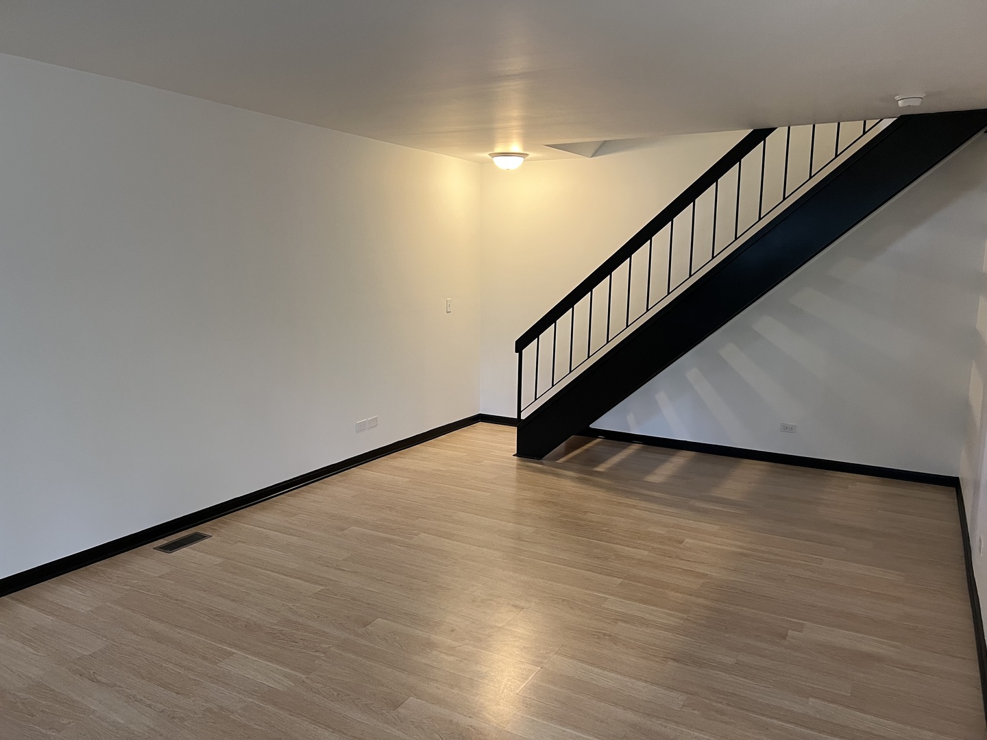 231 Dakota Court #B, Bolingbrook, IL 60440