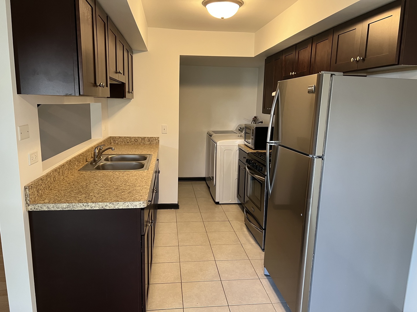 231 Dakota Court #B, Bolingbrook, IL 60440