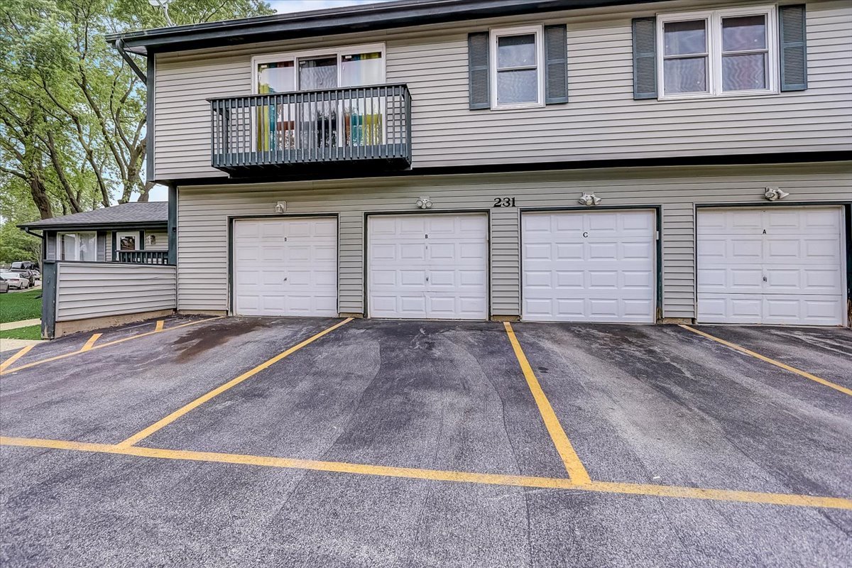 231 Dakota Court #B, Bolingbrook, IL 60440