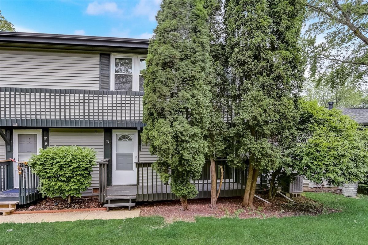 231 Dakota Court #B, Bolingbrook, IL 60440