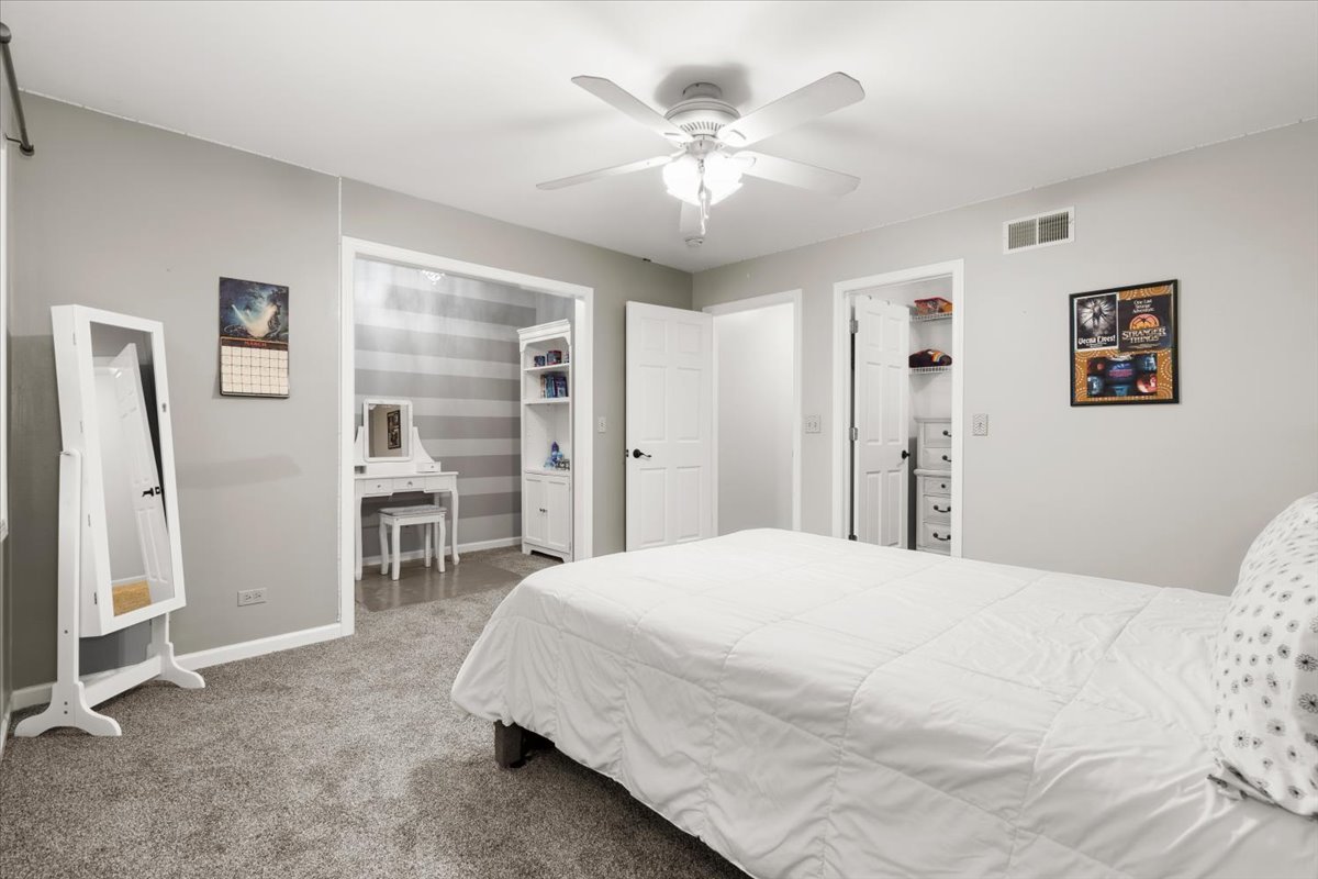 5302 Autumn Way, Johnsburg, IL 60051