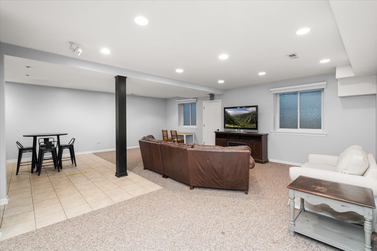 5302 Autumn Way, Johnsburg, IL 60051