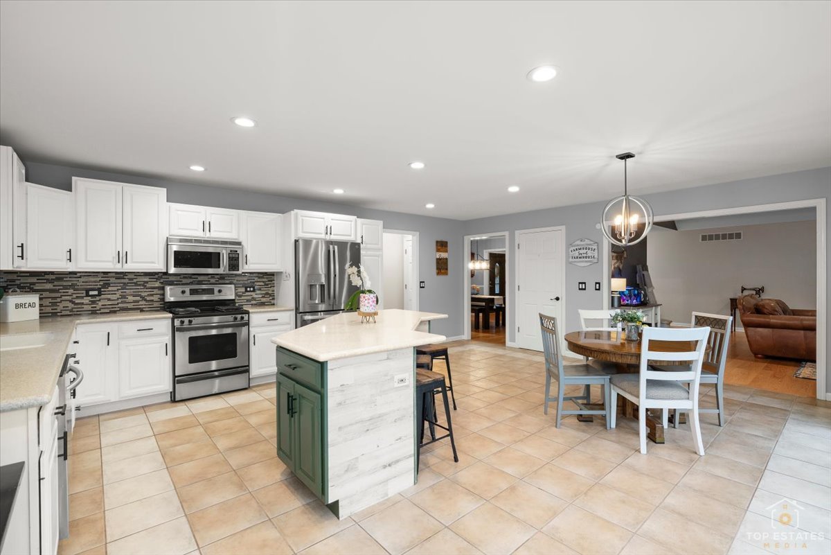 5302 Autumn Way, Johnsburg, IL 60051