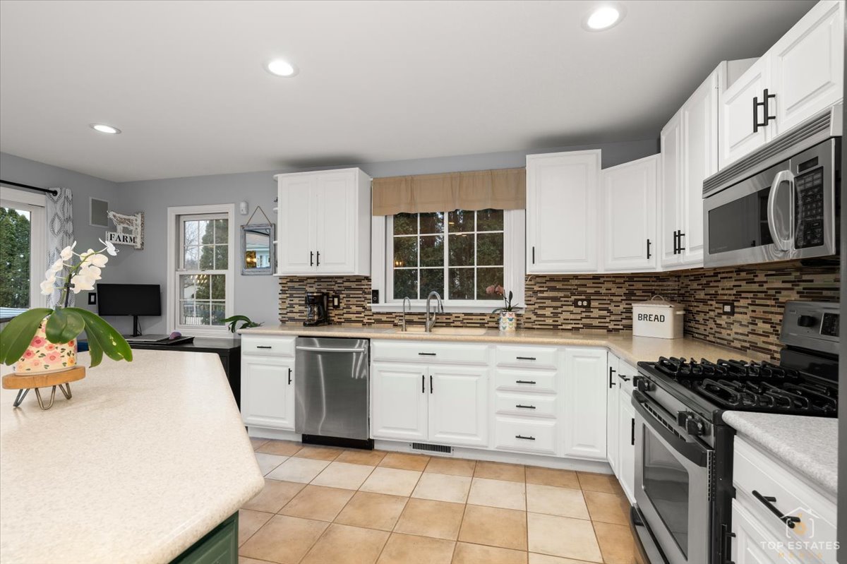 5302 Autumn Way, Johnsburg, IL 60051