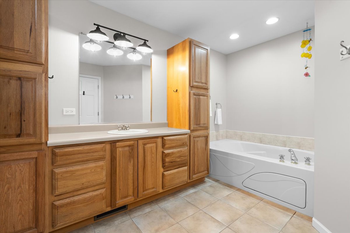 5302 Autumn Way, Johnsburg, IL 60051