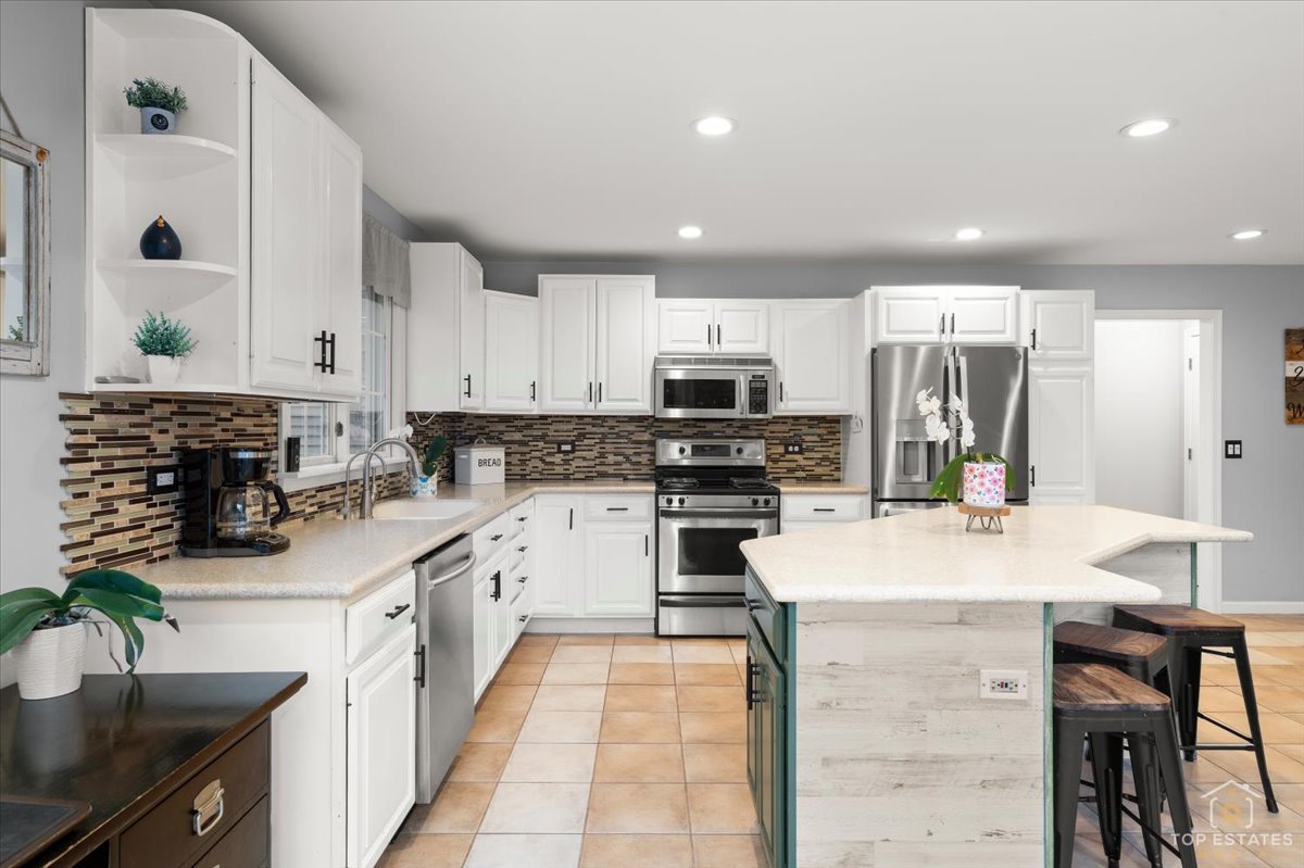 5302 Autumn Way, Johnsburg, IL 60051