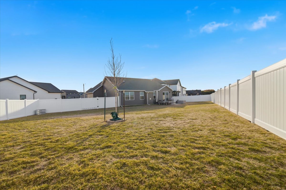 6 Bucktown Court, Bloomington, IL 61705