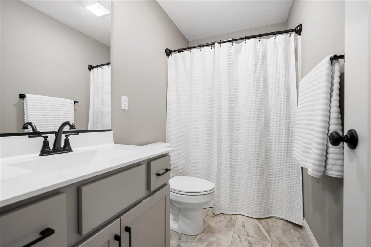 6 Bucktown Court, Bloomington, IL 61705