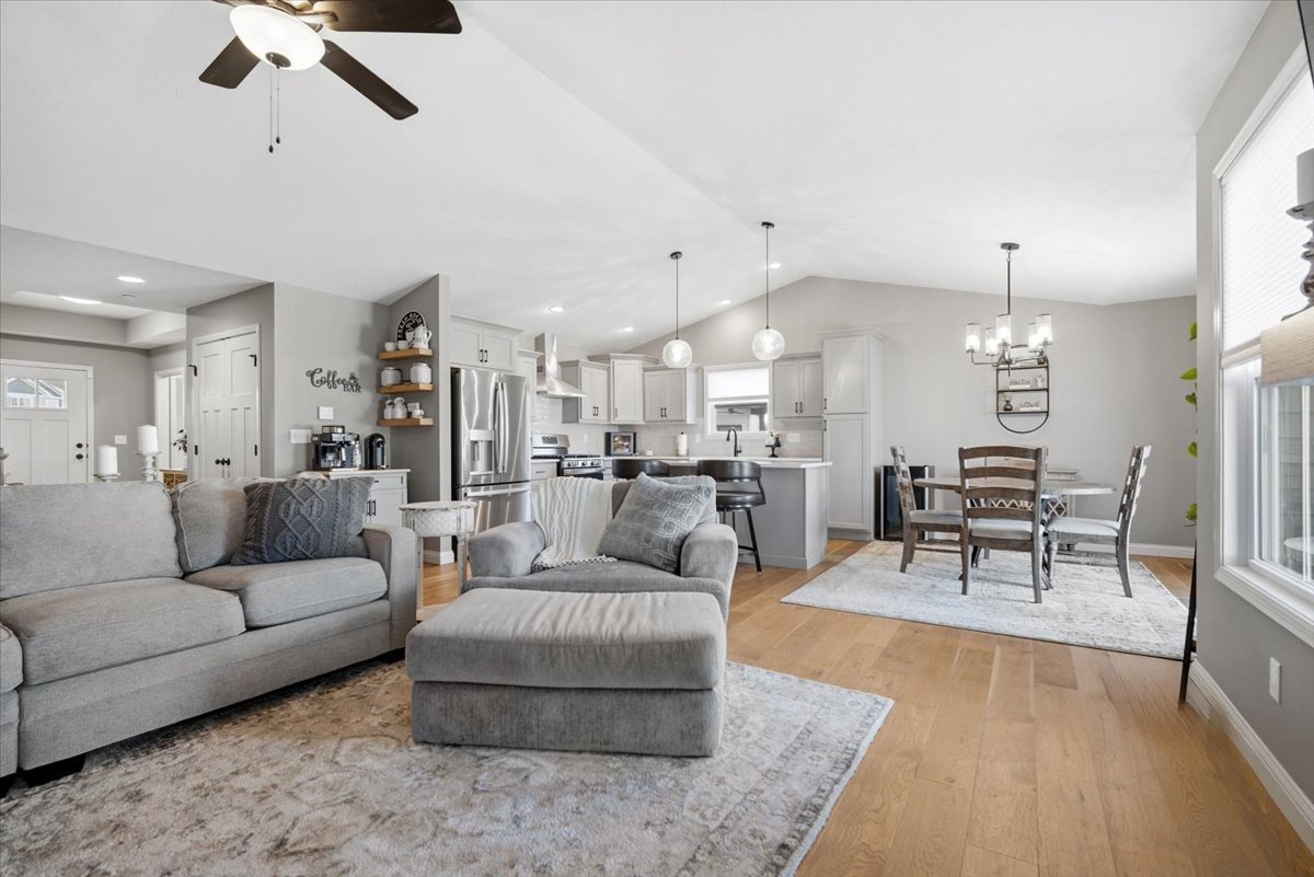 6 Bucktown Court, Bloomington, IL 61705