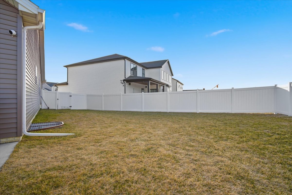 6 Bucktown Court, Bloomington, IL 61705