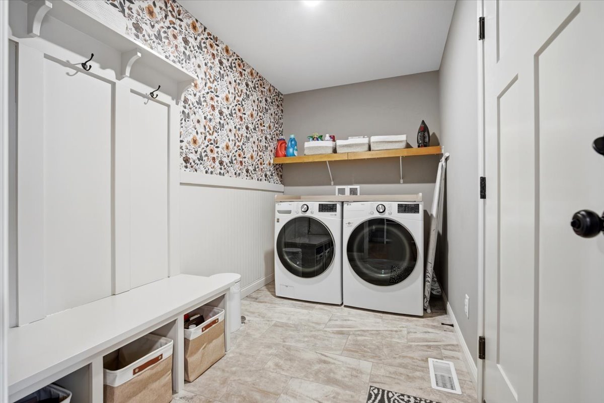 6 Bucktown Court, Bloomington, IL 61705