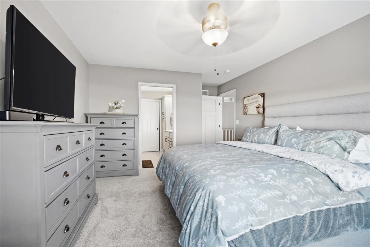 6 Bucktown Court, Bloomington, IL 61705