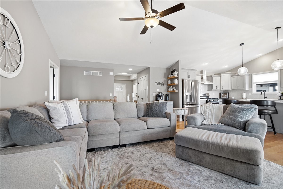 6 Bucktown Court, Bloomington, IL 61705