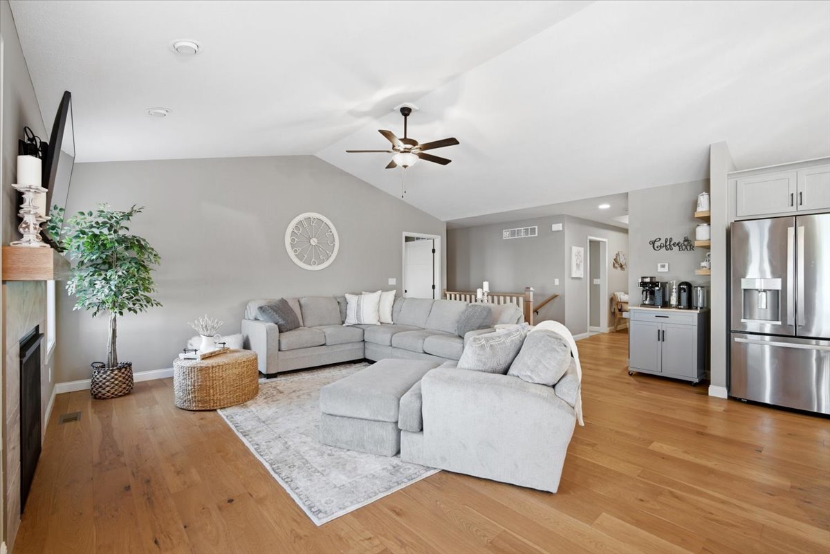 6 Bucktown Court, Bloomington, IL 61705