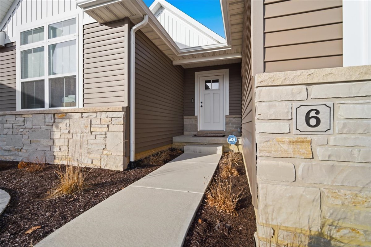 6 Bucktown Court, Bloomington, IL 61705