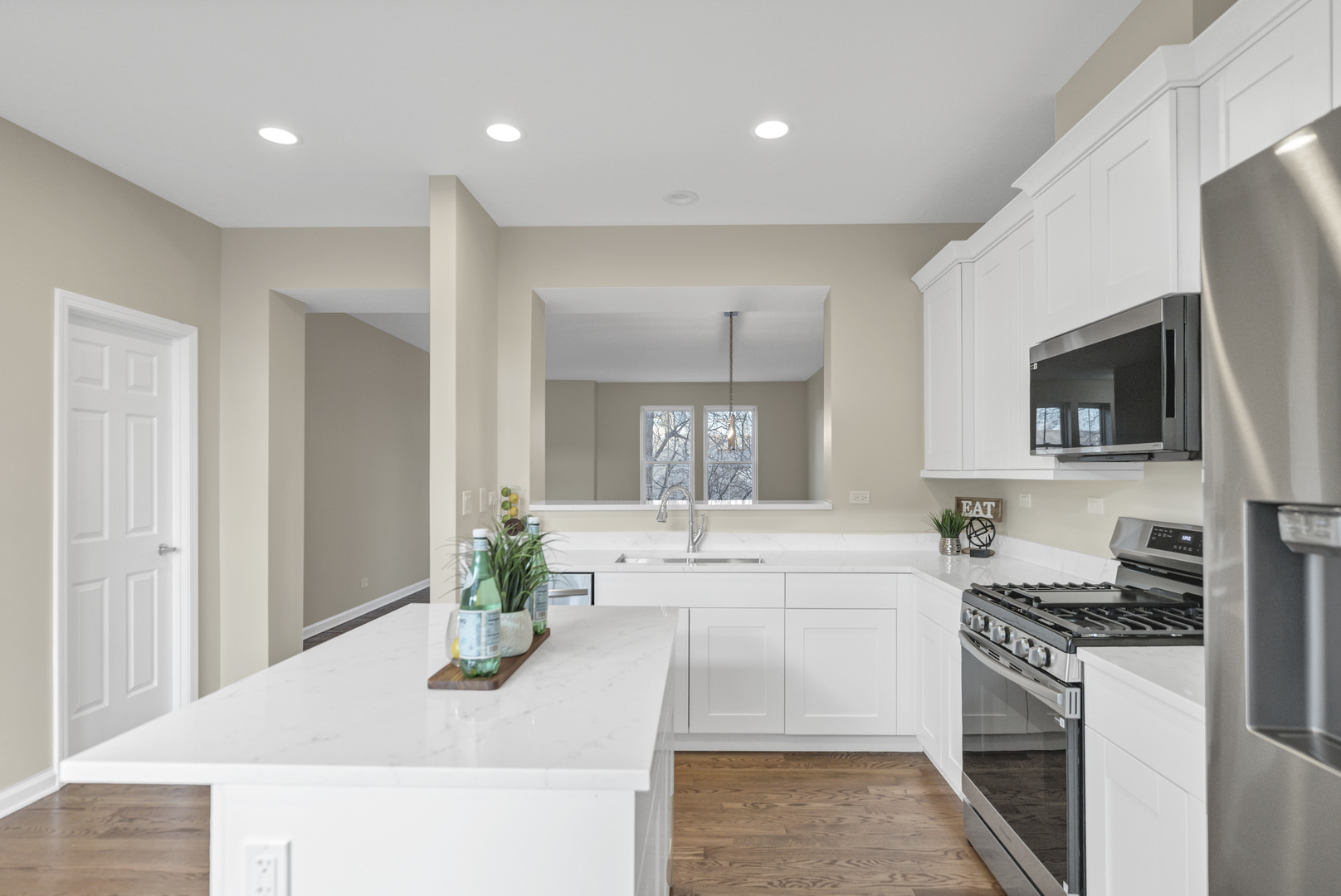 2110 S Crambourne Way, Arlington Heights, IL 60005