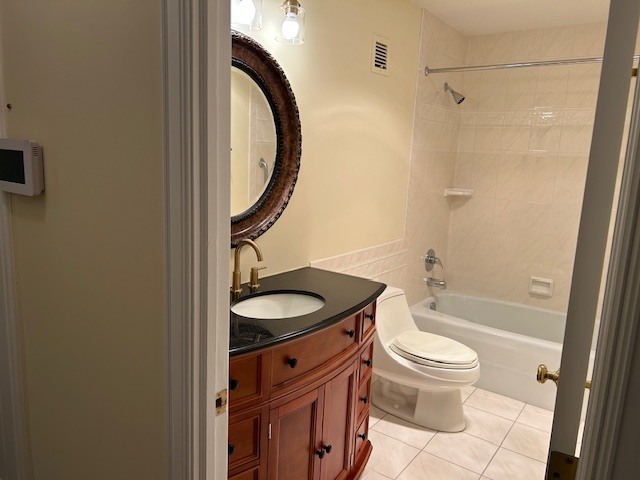 1 Oak Brook Club Drive #A105, Oak Brook, IL 60523