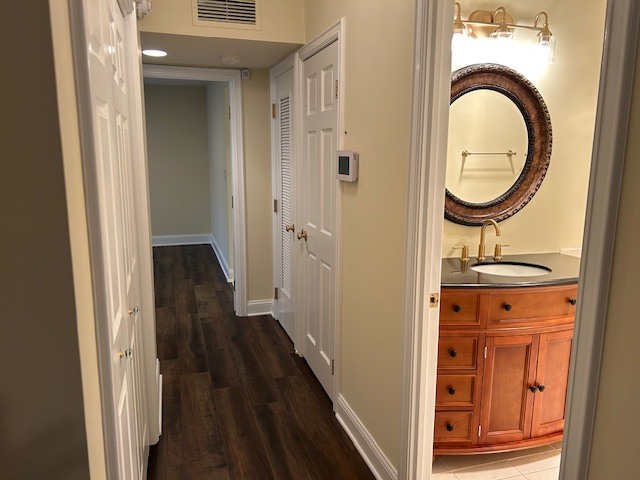 1 Oak Brook Club Drive #A105, Oak Brook, IL 60523
