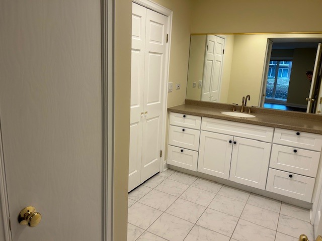 1 Oak Brook Club Drive #A105, Oak Brook, IL 60523