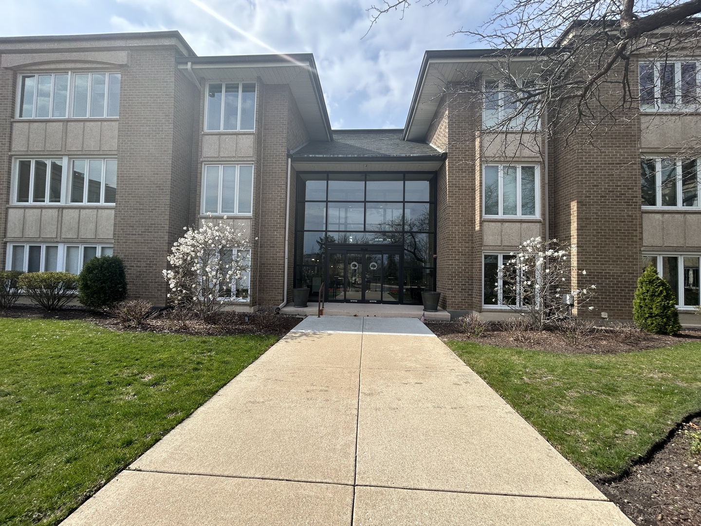 1 Oak Brook Club Drive #A105, Oak Brook, IL 60523