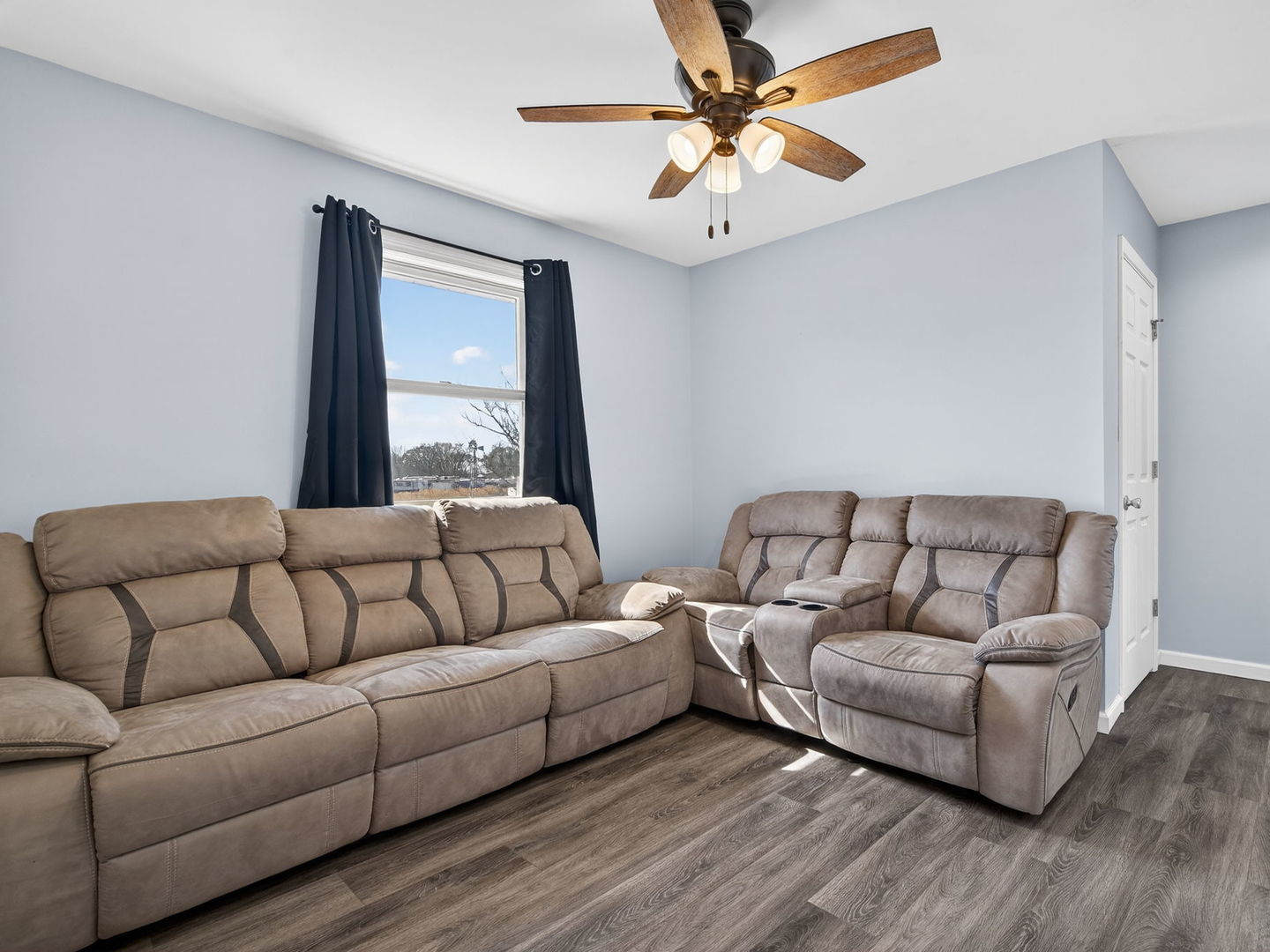 955 E 4th Street, Coal City, IL 60416