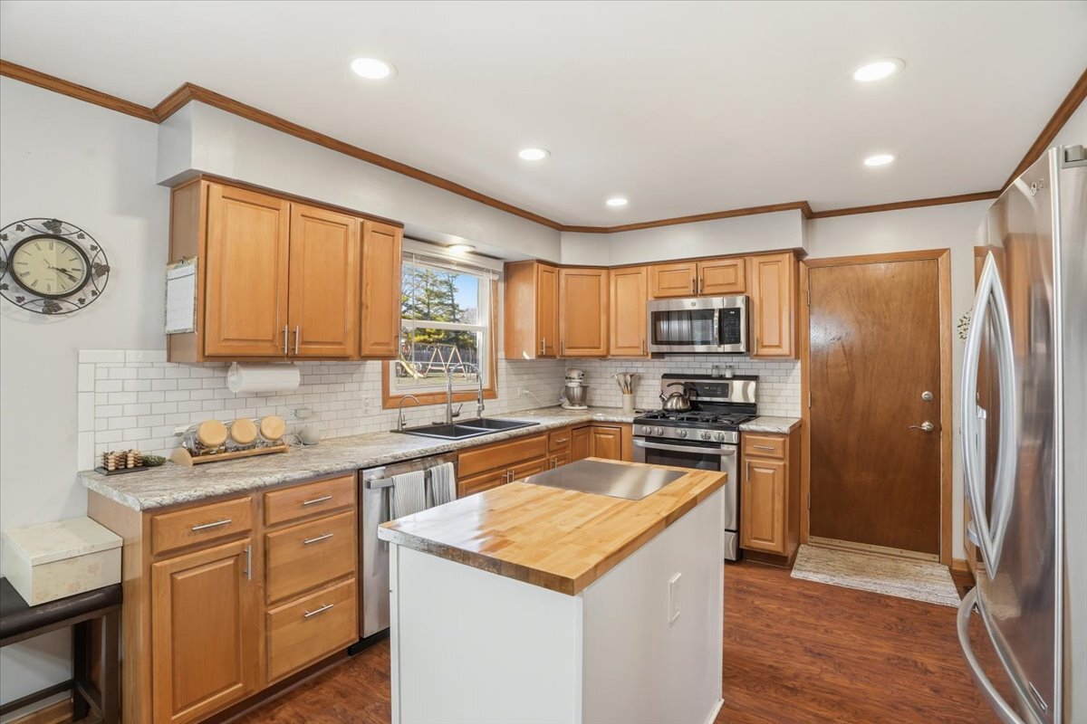 38546 N Pine Avenue, Beach Park, IL 60099