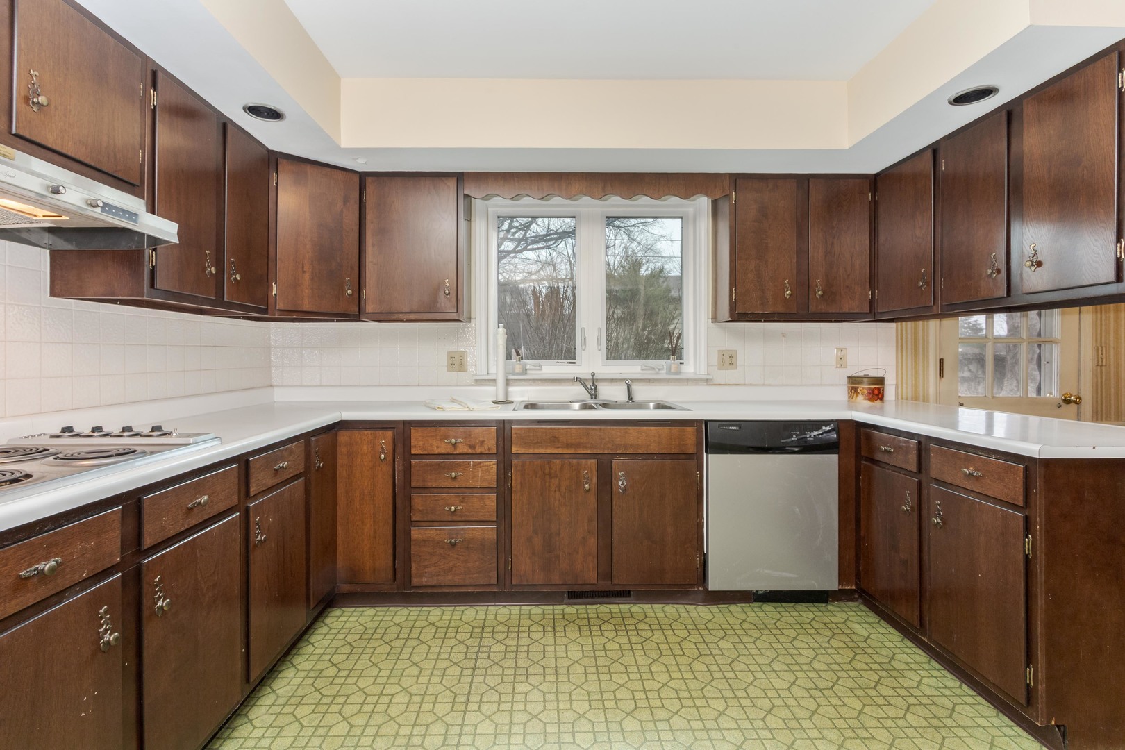 101 N Bellemont Road, Bloomington, IL 61701