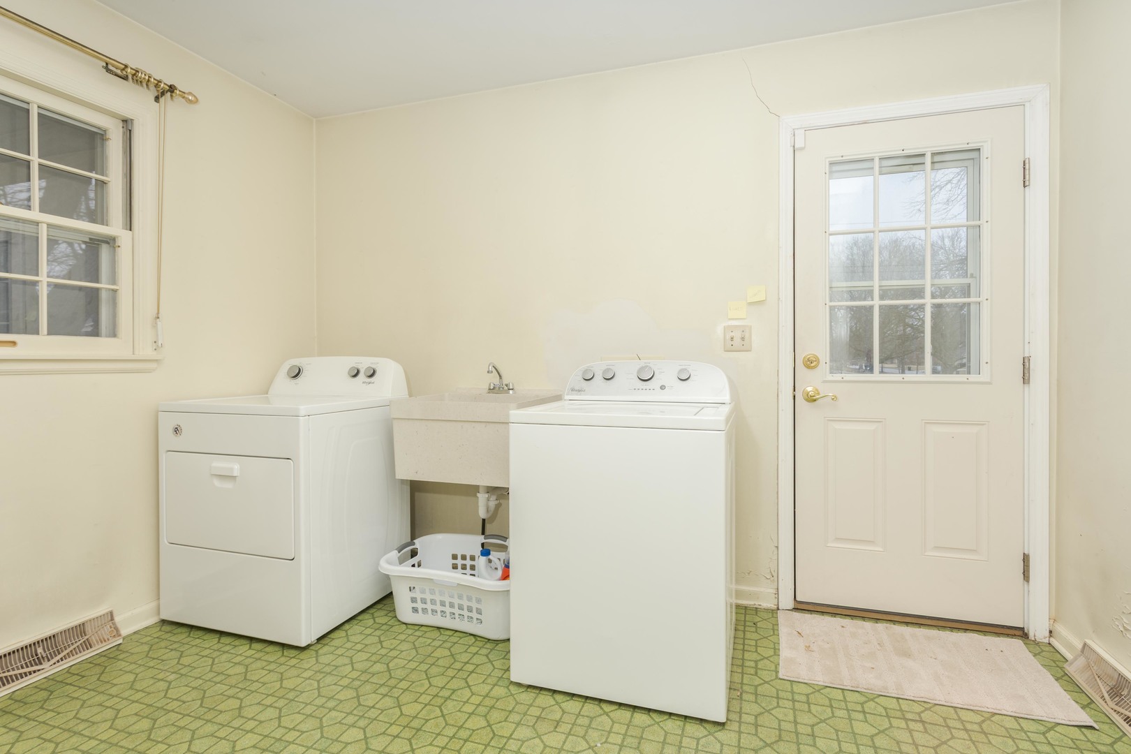 101 N Bellemont Road, Bloomington, IL 61701