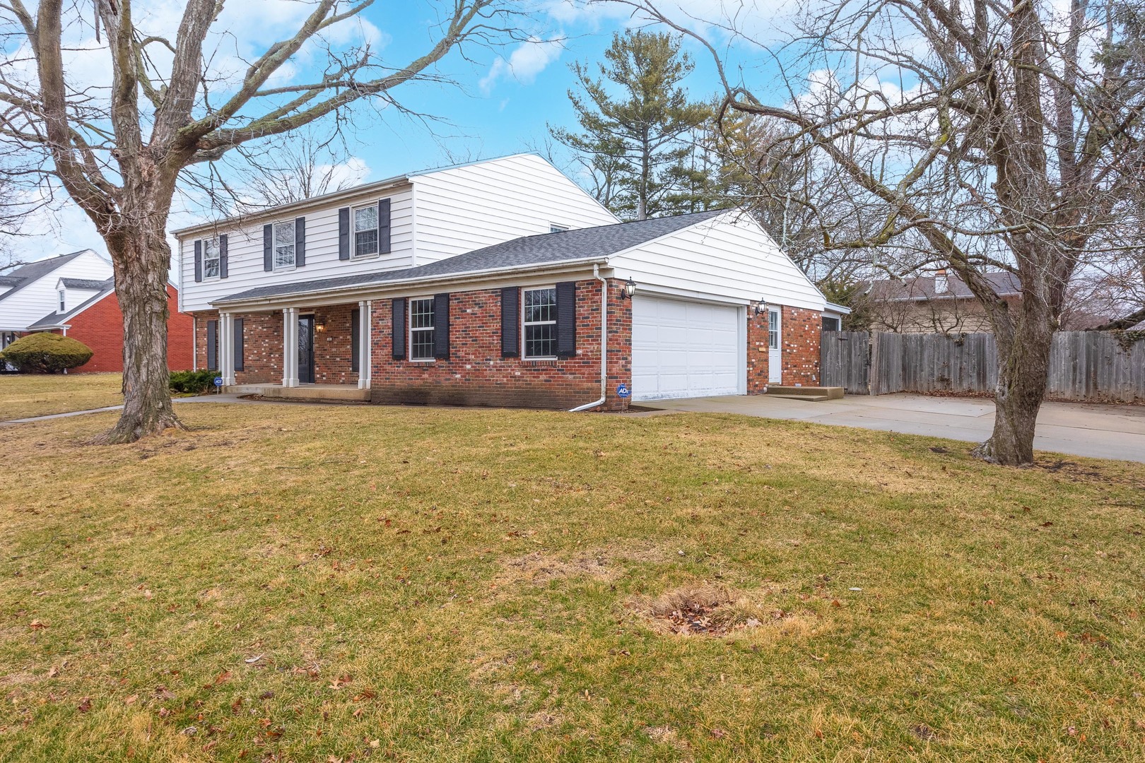 101 N Bellemont Road, Bloomington, IL 61701