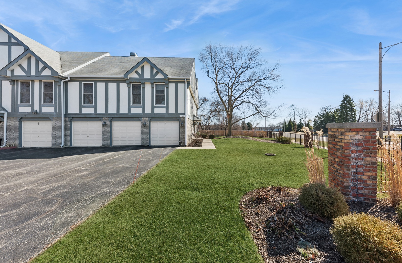 120 W Golf Road #A, Libertyville, IL 60048