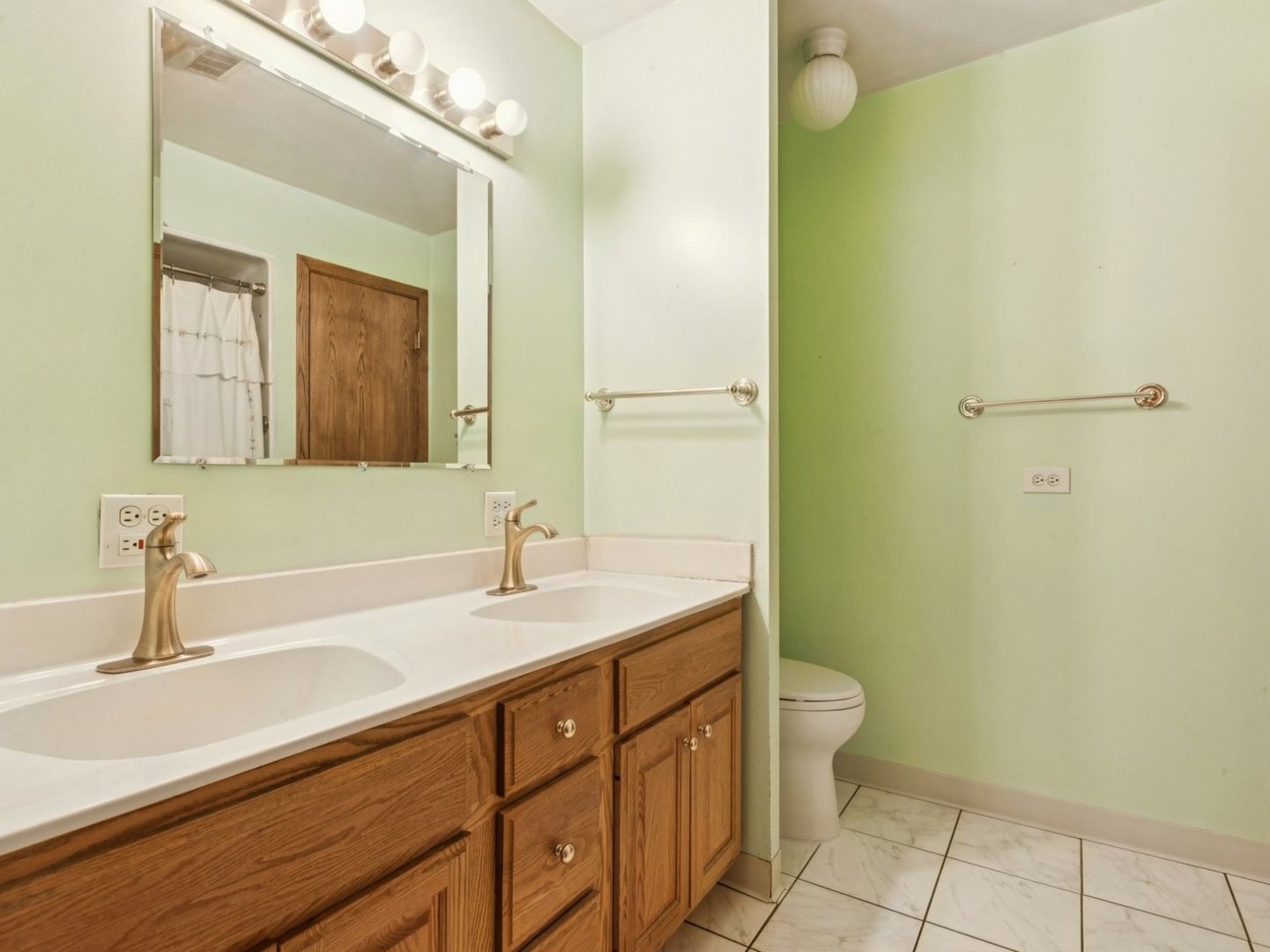 2956 Rhodes Avenue, Melrose Park, IL 60164