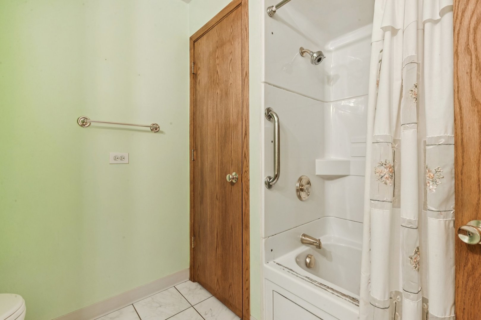 2956 Rhodes Avenue, Melrose Park, IL 60164