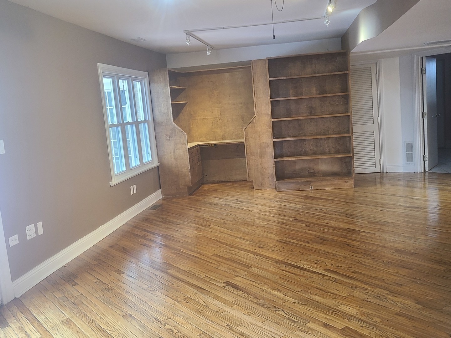 630 Whitney Avenue, Winthrop Harbor, IL 60096