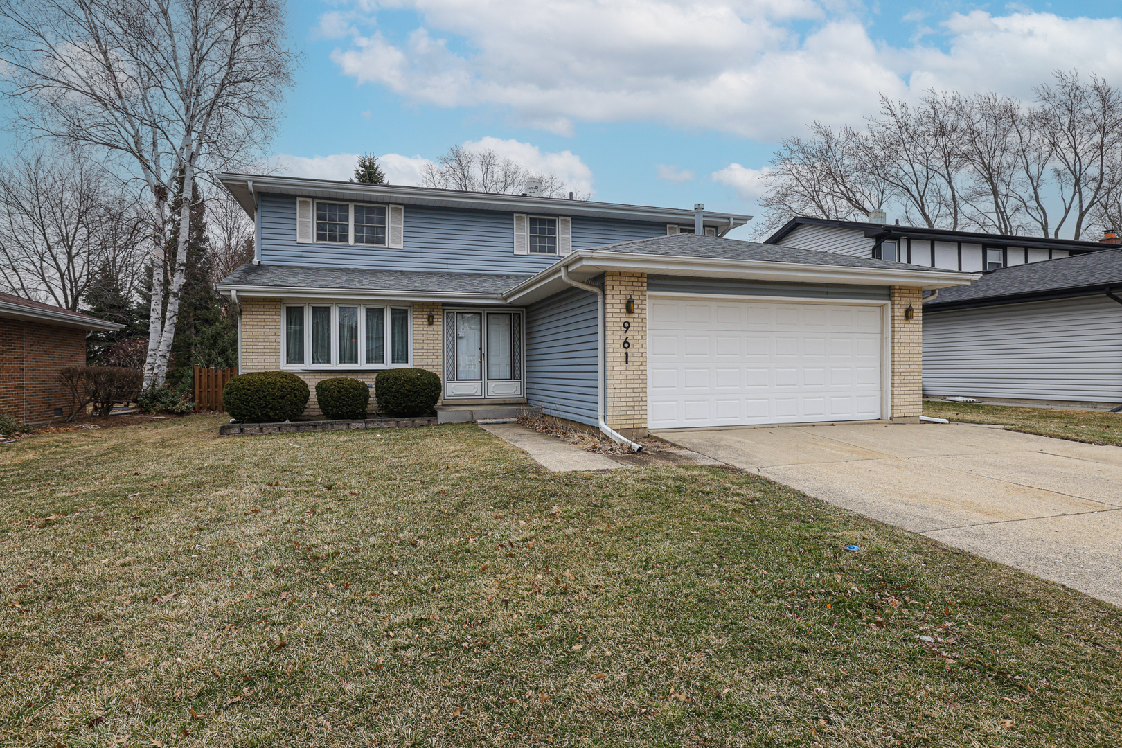 961 Dearborn Circle, Carol Stream, IL 60188