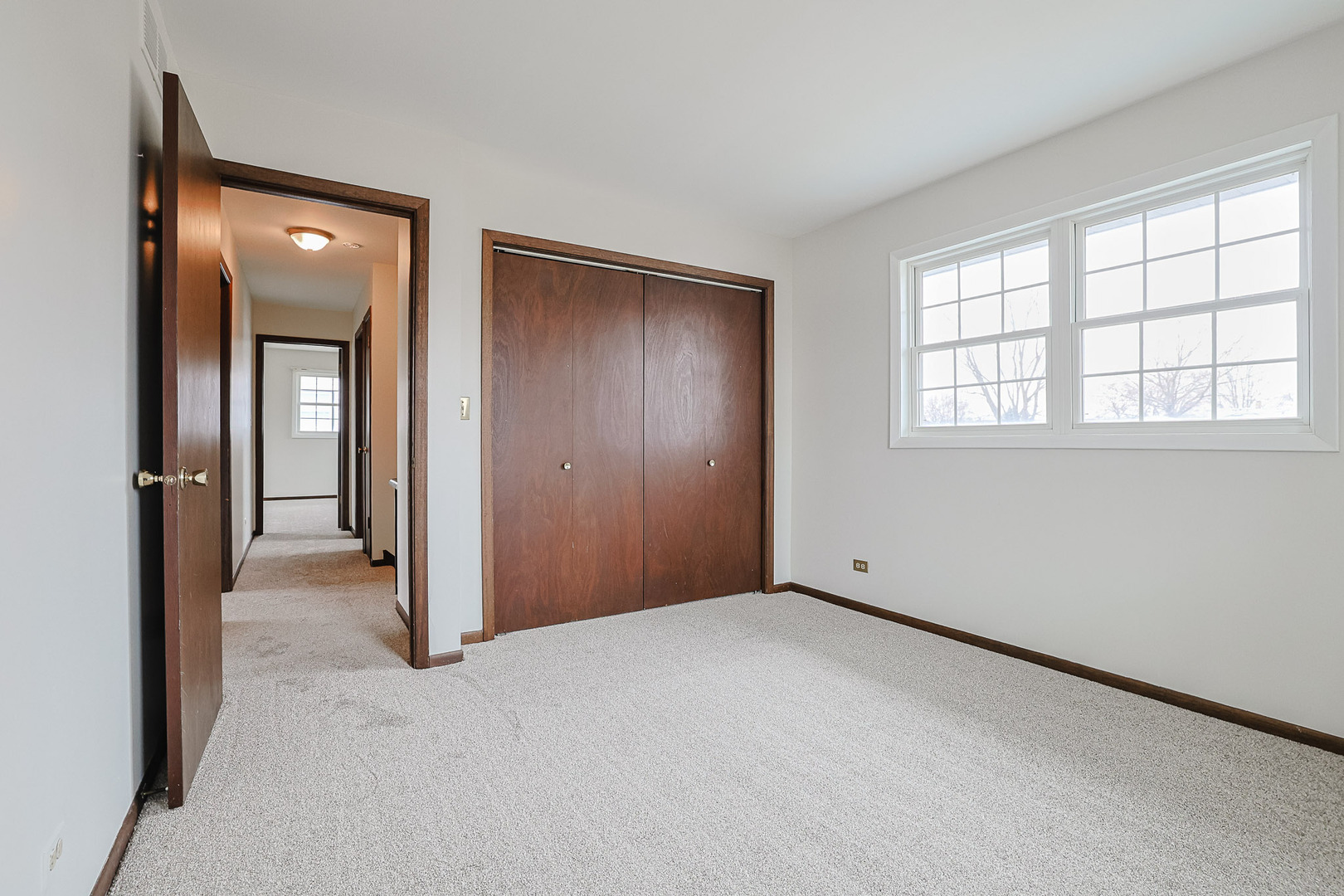 961 Dearborn Circle, Carol Stream, IL 60188