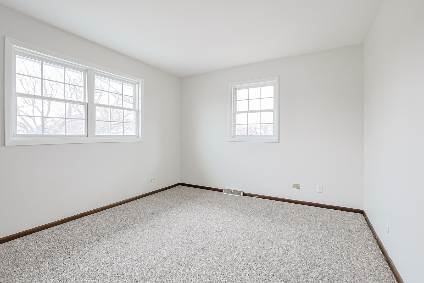 961 Dearborn Circle, Carol Stream, IL 60188