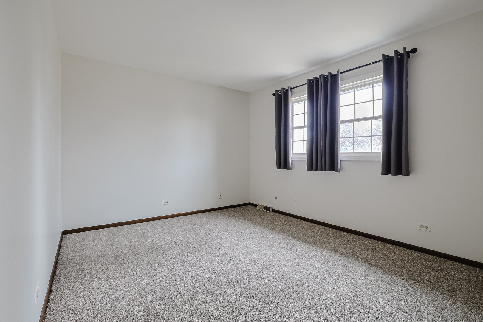 961 Dearborn Circle, Carol Stream, IL 60188