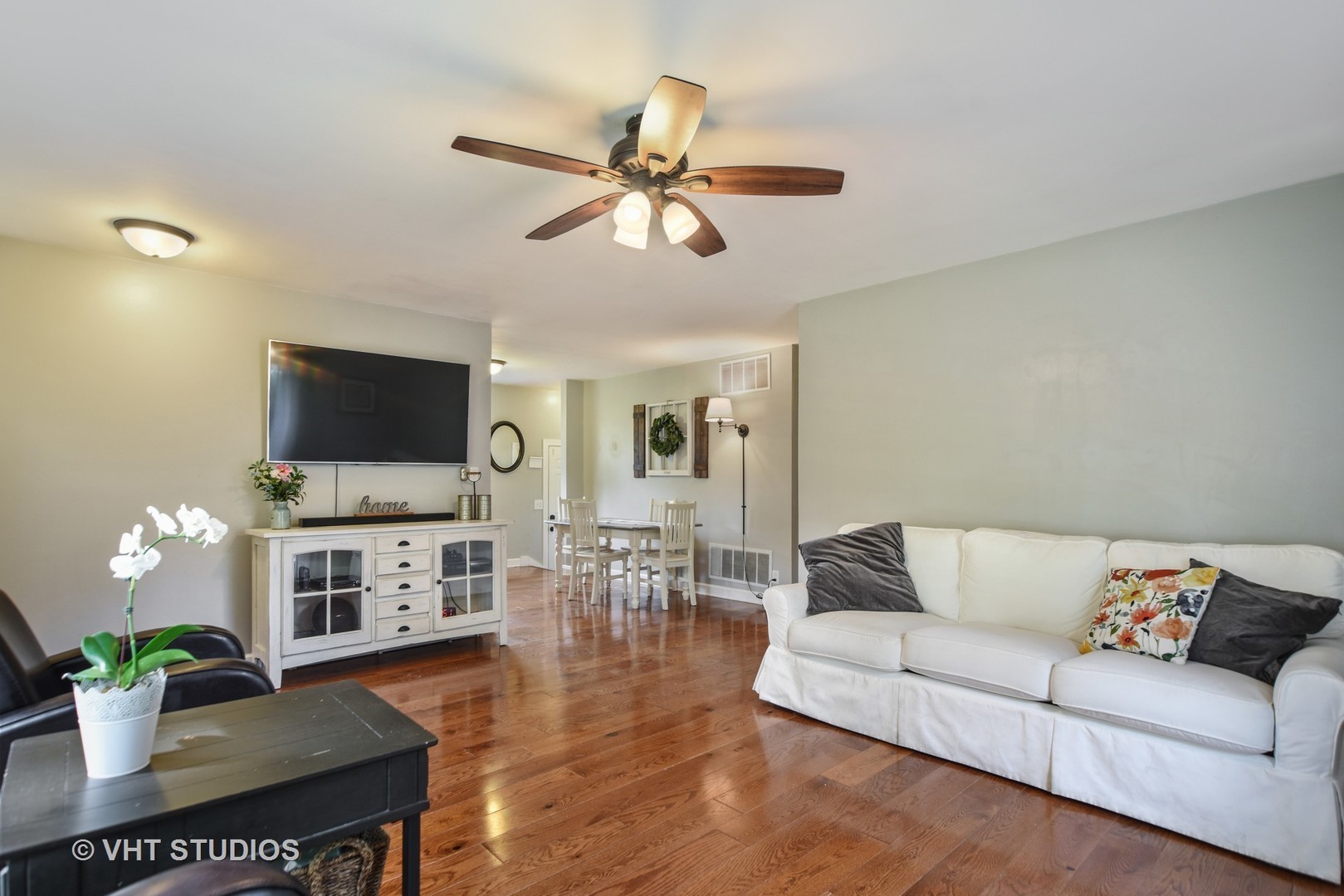 123 Woodland Road, Libertyville, IL 60048