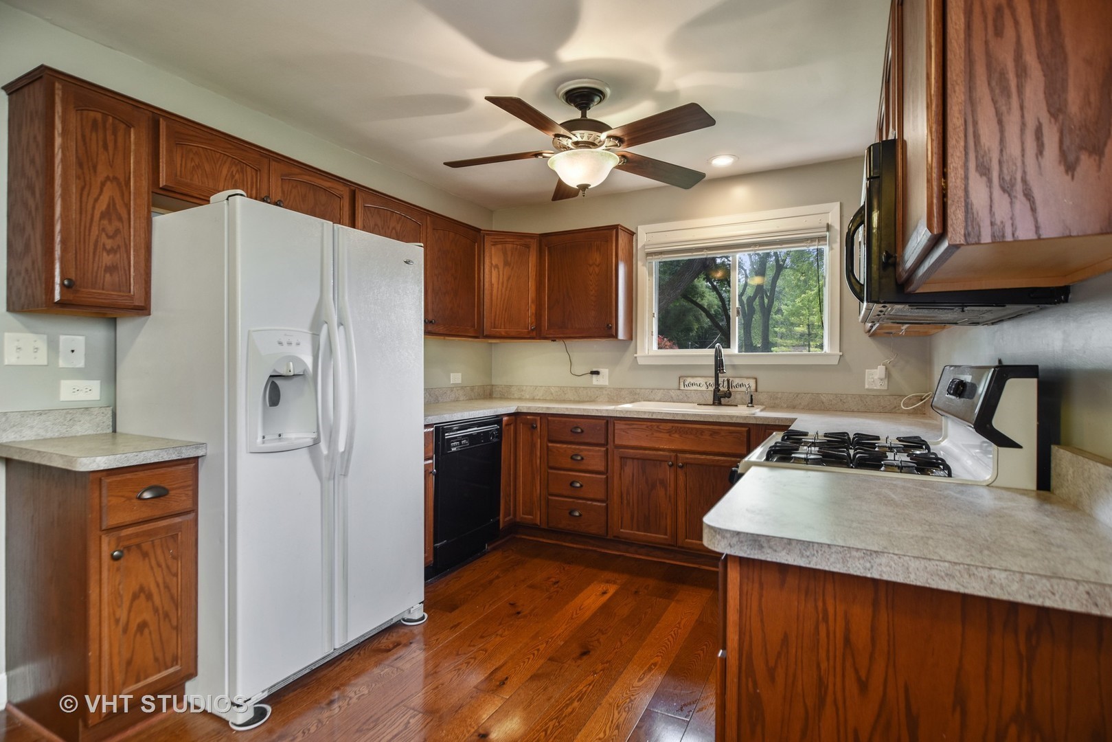 123 Woodland Road, Libertyville, IL 60048