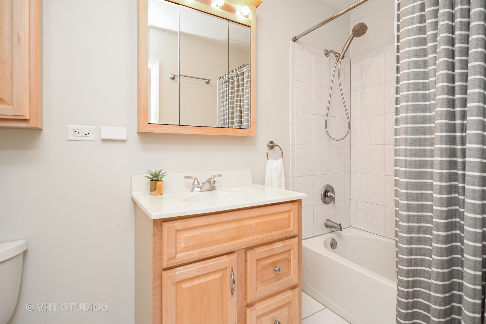 123 Woodland Road, Libertyville, IL 60048