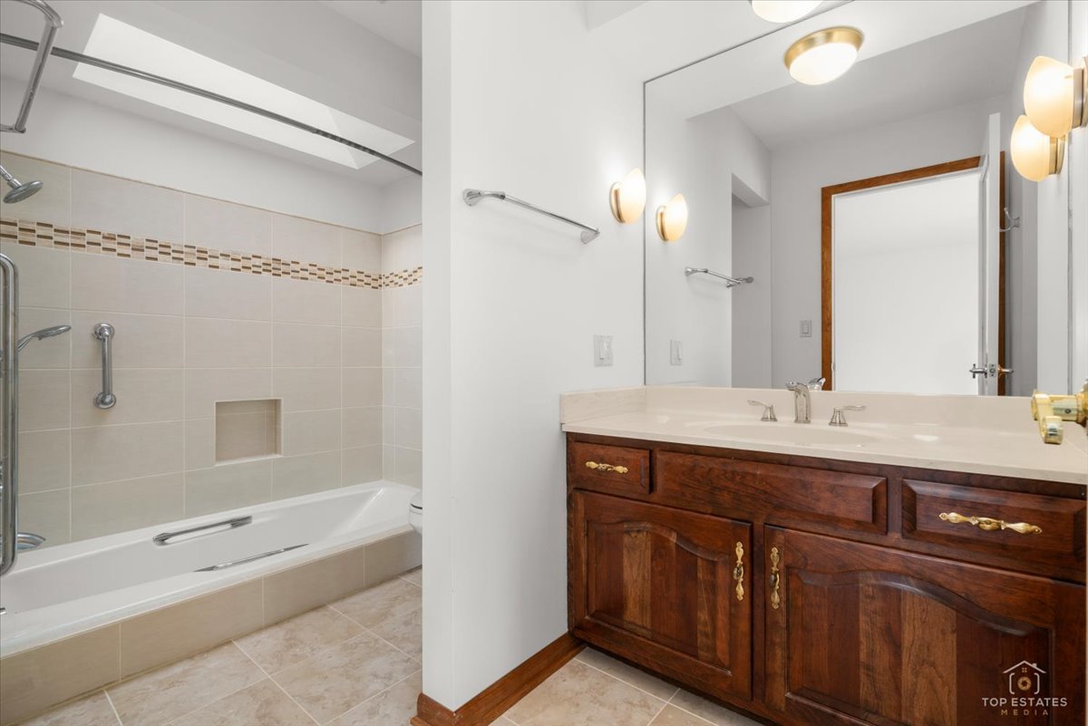 21805 W Hidden Valley Drive, Kildeer, IL 60047